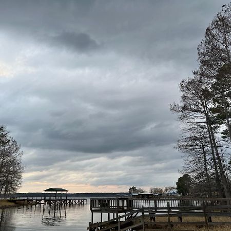 Driftwood Inn And Lodge By The Lake Zwolle Exterior foto